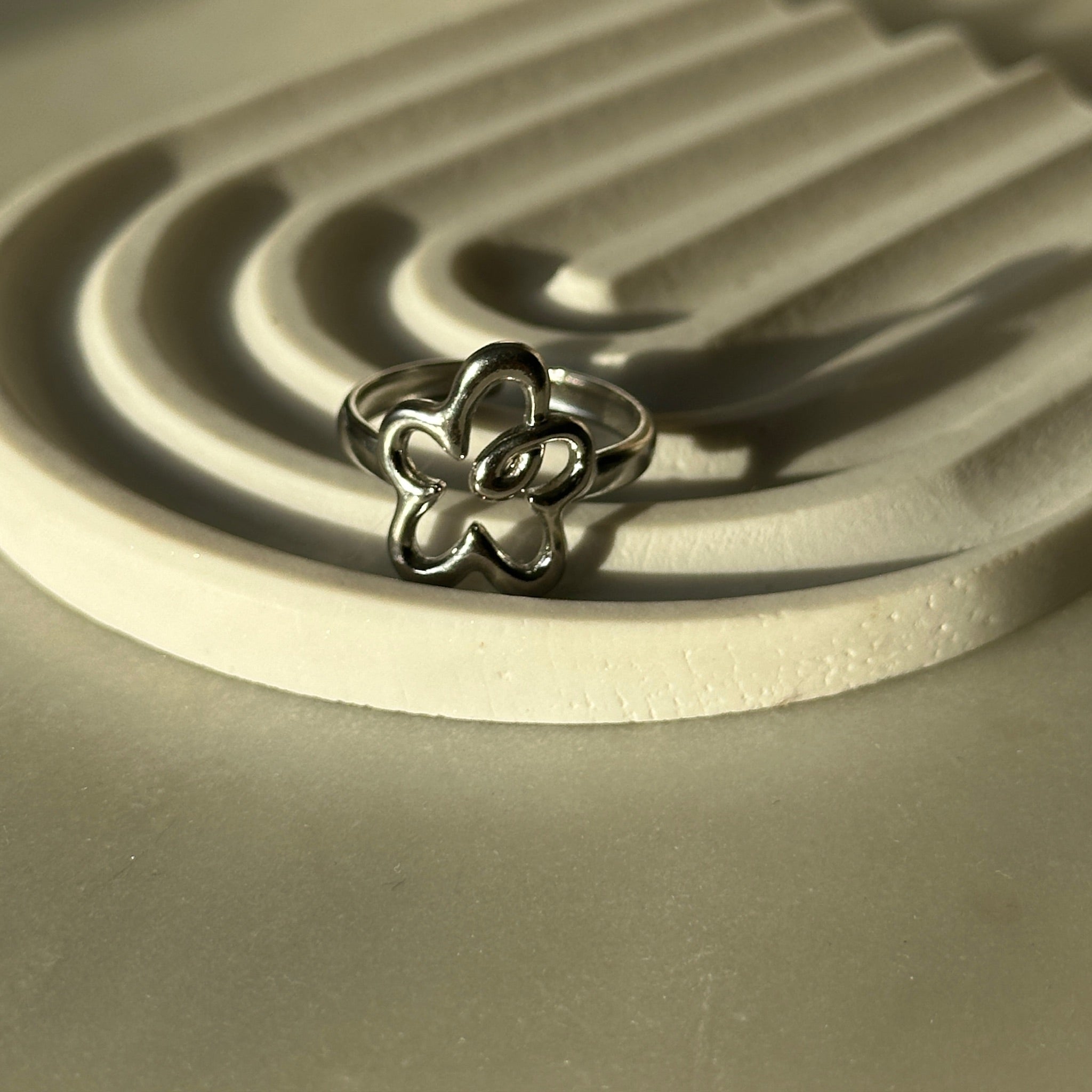 doodle daisy ring