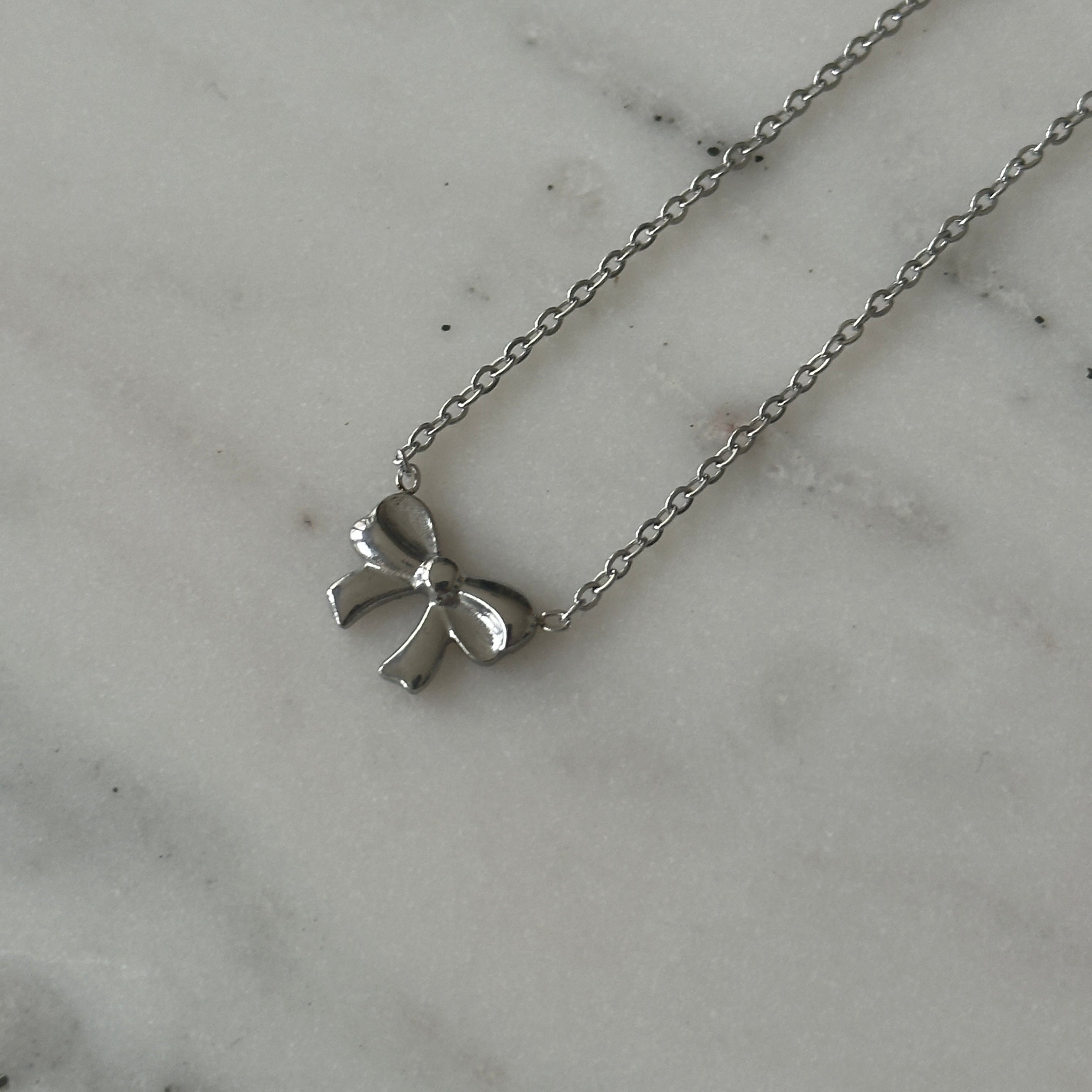 classic bow necklace