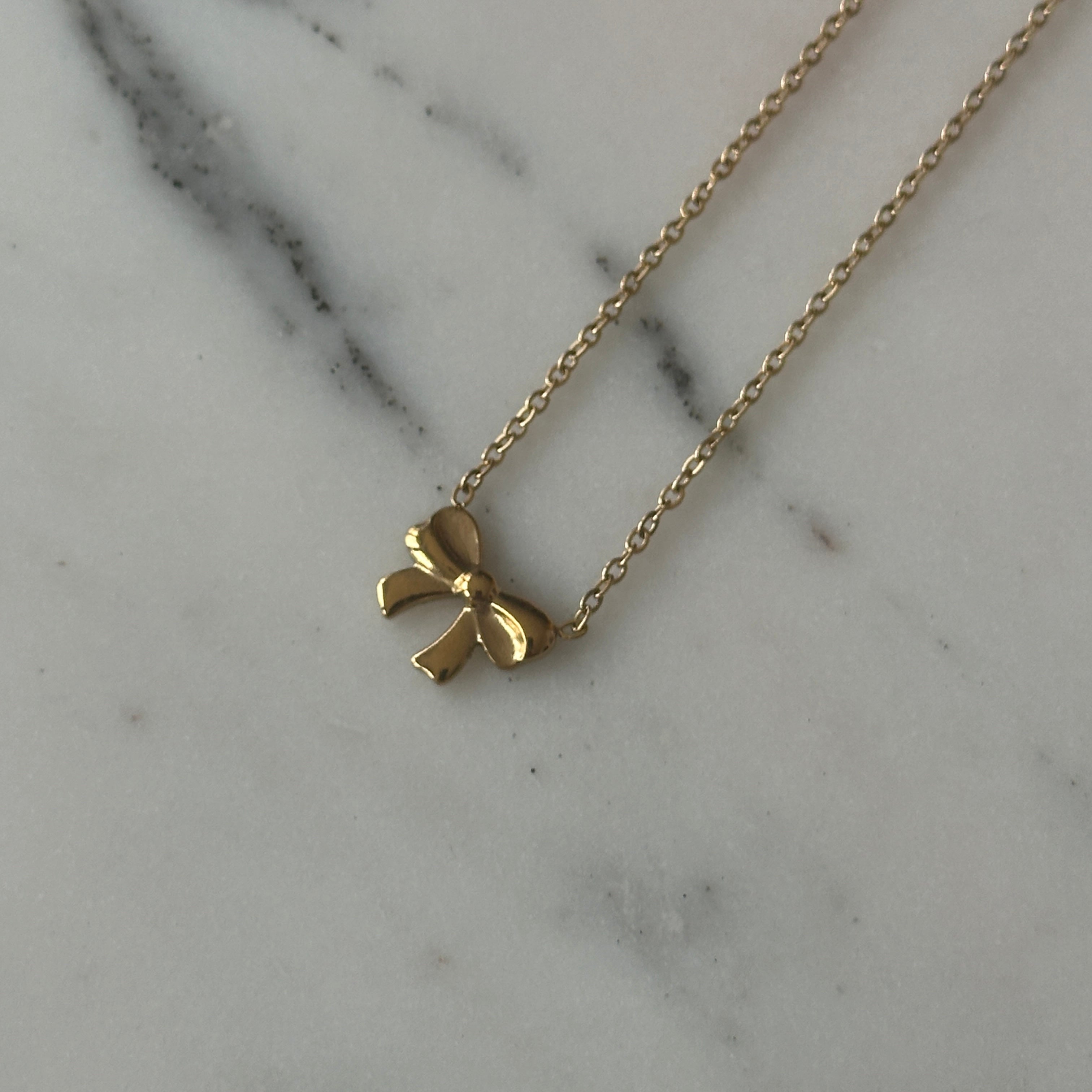 classic bow necklace