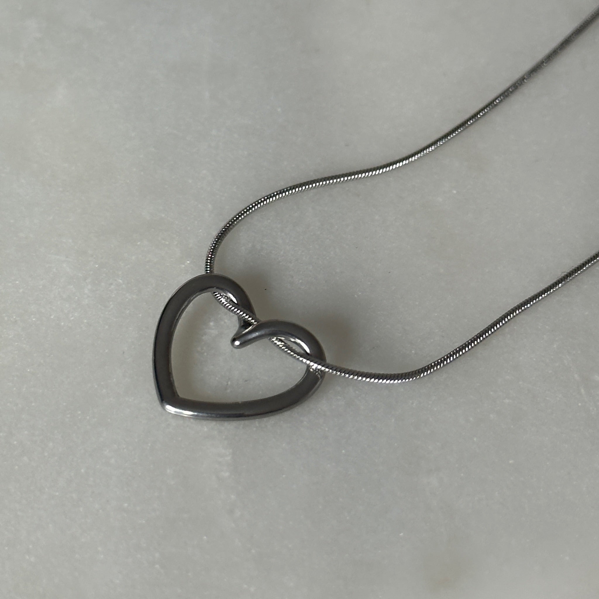 heart loop necklace