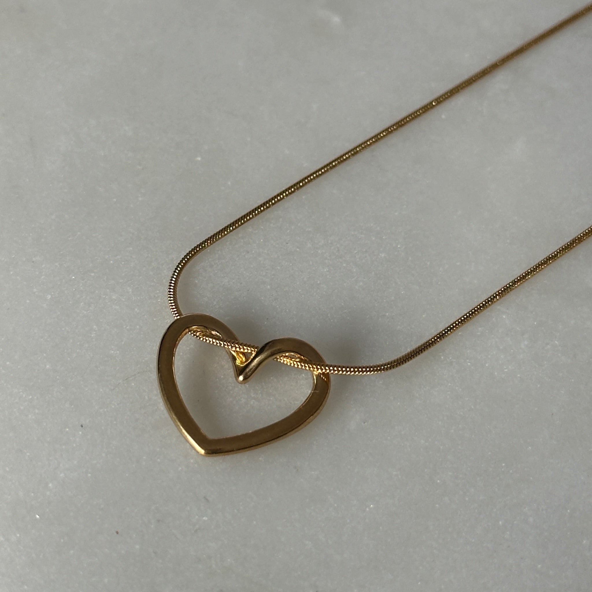 heart loop necklace