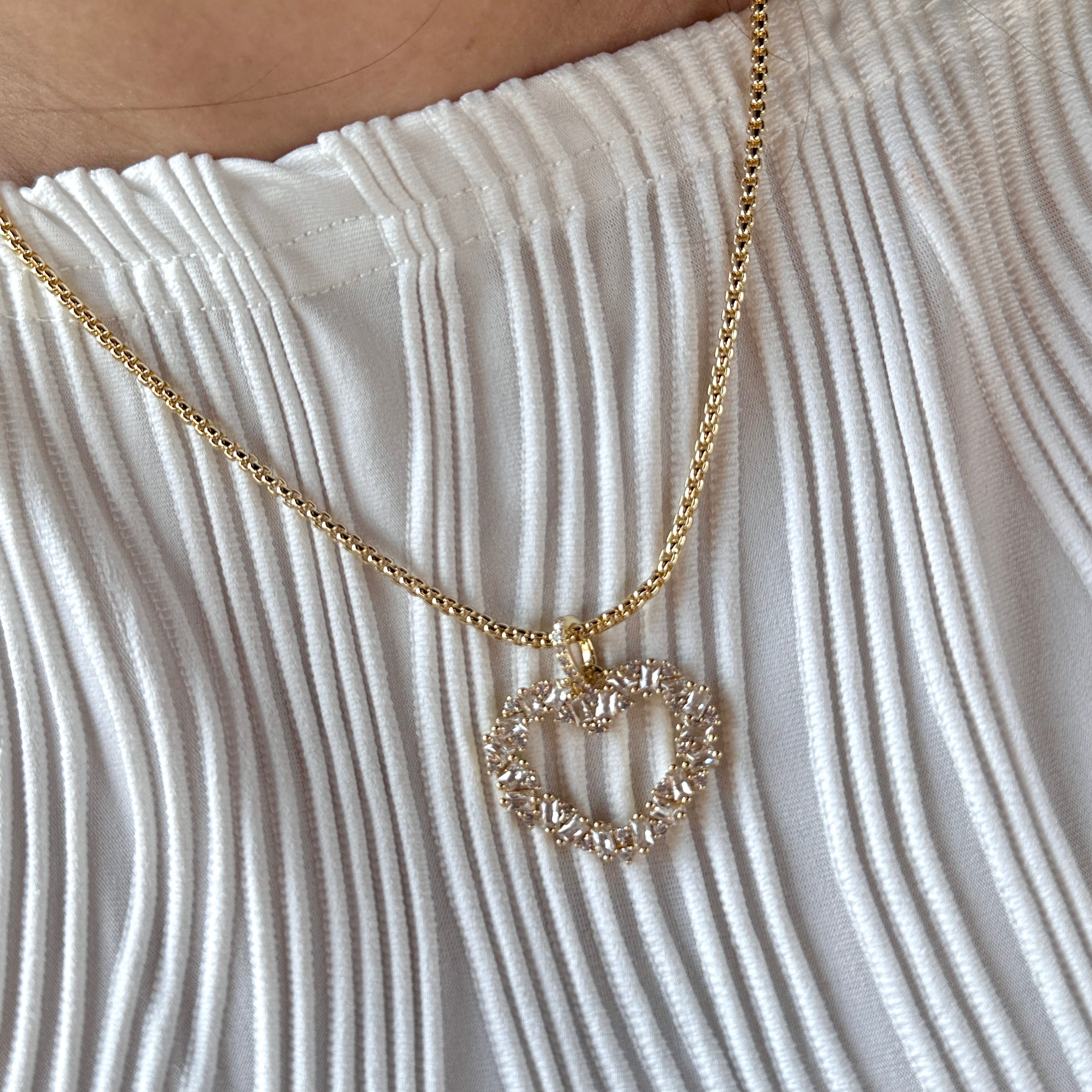 fizzy heart necklace