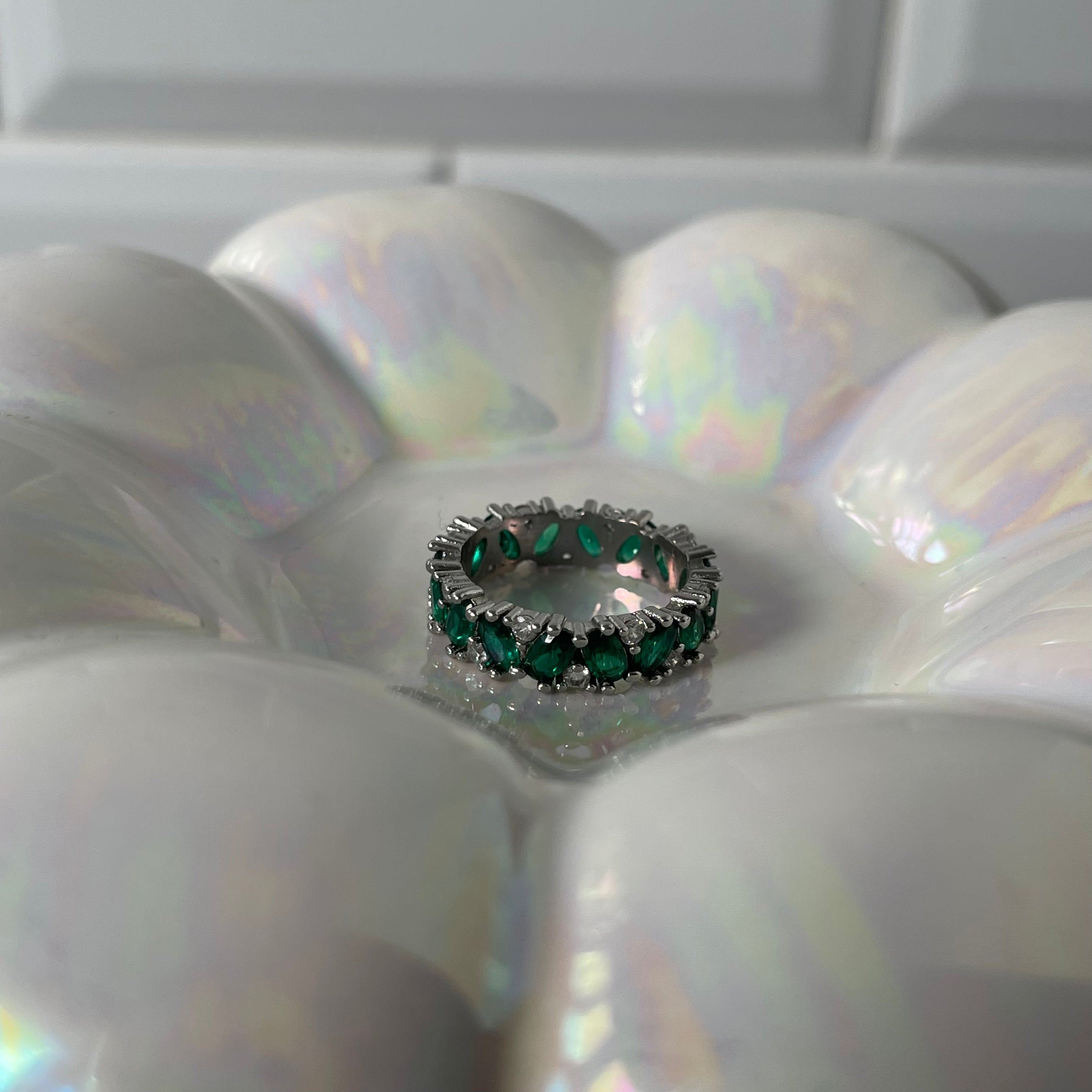 emerald oval baguette ring