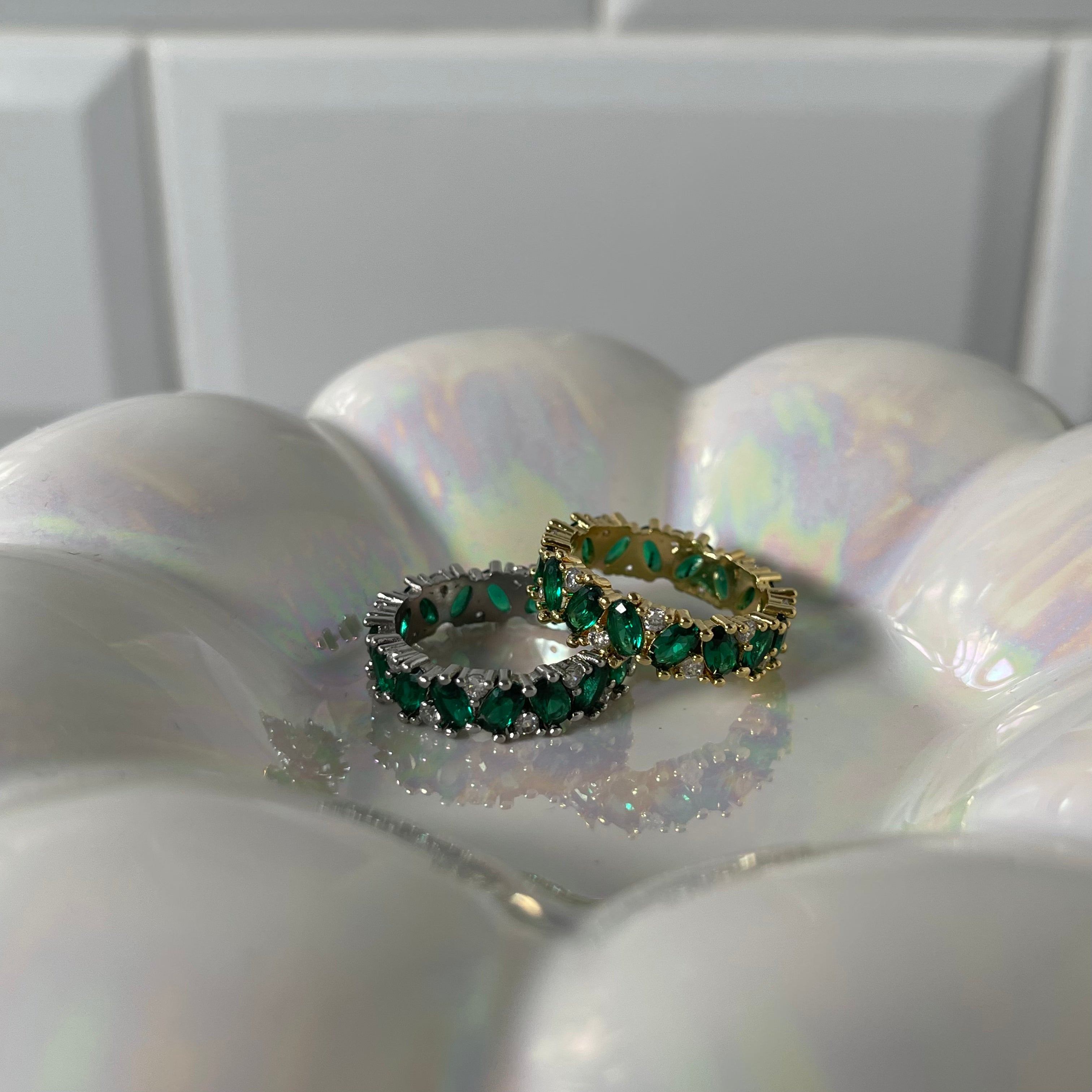 emerald oval baguette ring